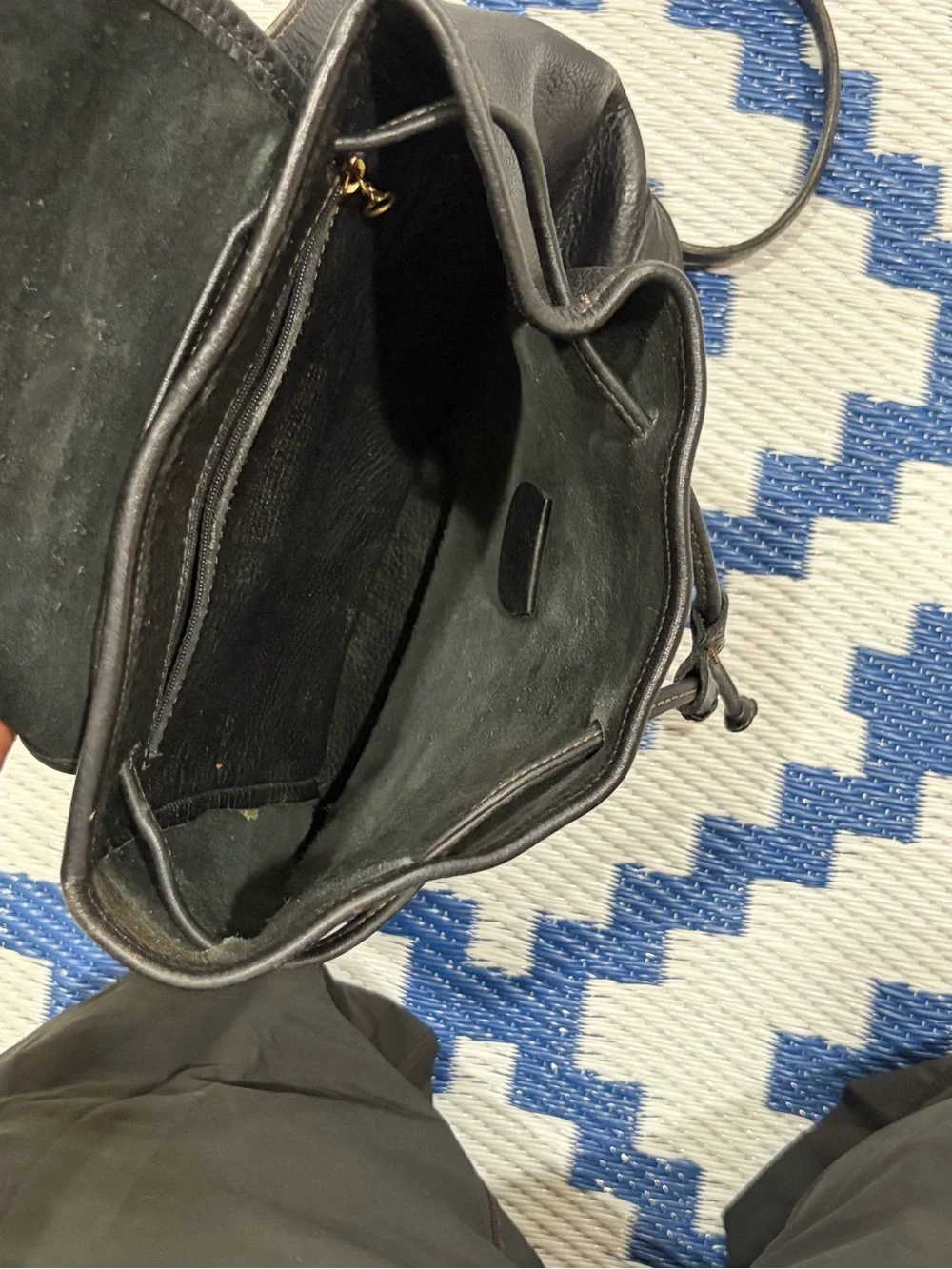 Vintage Coach Black Leather Cinch Backpack Gold Hardware Leather Strap